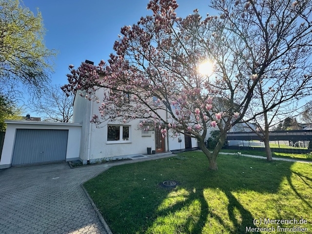 Ruhige Lage, großer Garten und viel Charme  -–  Ihr neues Zuhause