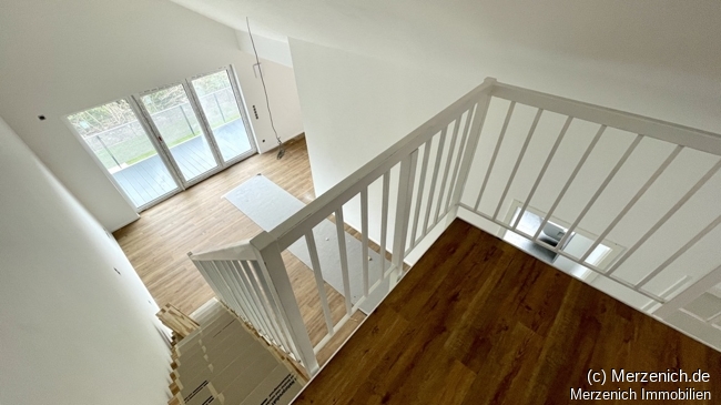 Luxeriöse 3 Zimmer-/ Neubauwohnung, Galeriestil mit Balkon.