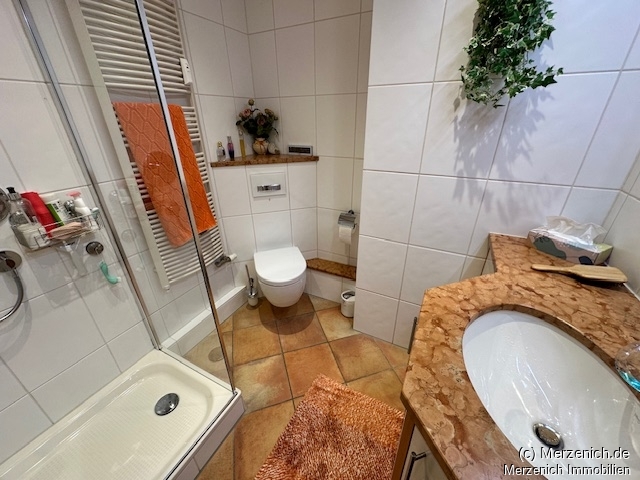 Leverkusen-Opladen: Helle 2-Zimmerwohnung mit eigenem Gartenparadies